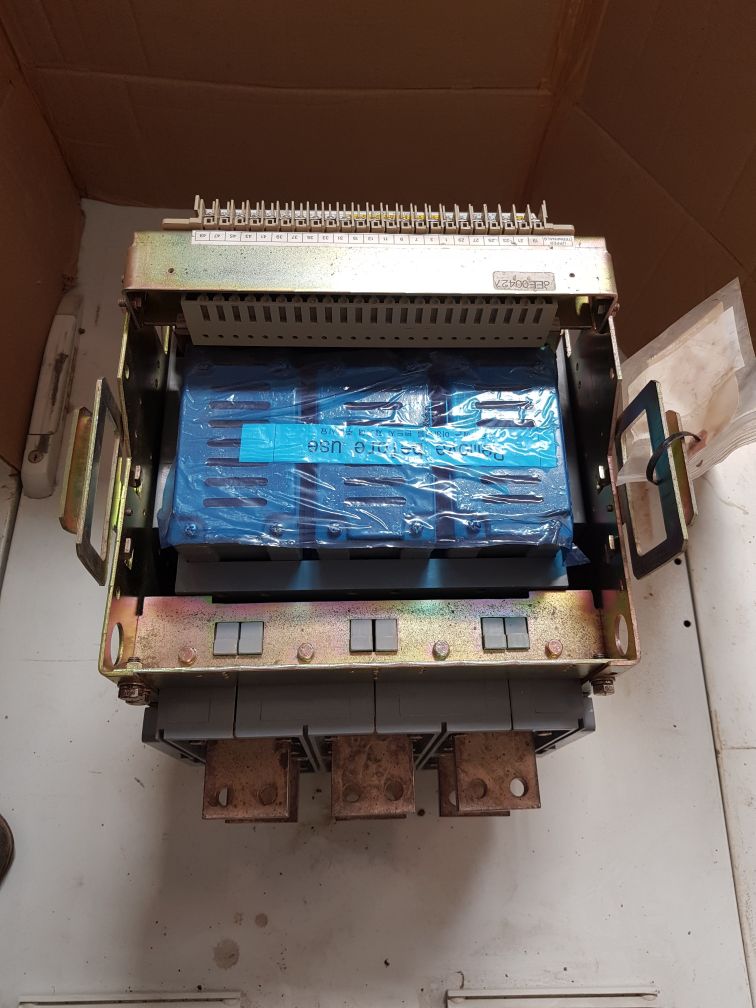 Hyundai hian12 air circuit breaker