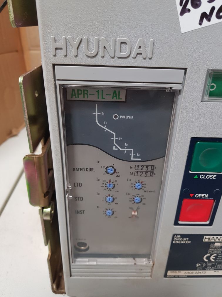 Hyundai hian12 3-pole air circuit breaker