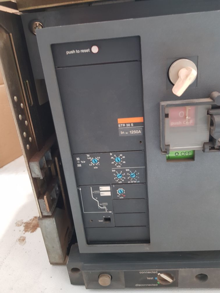 Merlin gerin masterpact m12 h1 circuit breaker