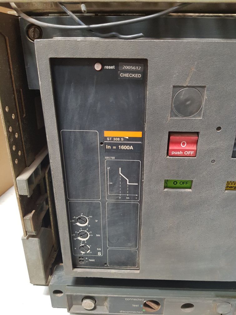 Merlin gerin masterpact m16 h2 circuit breaker