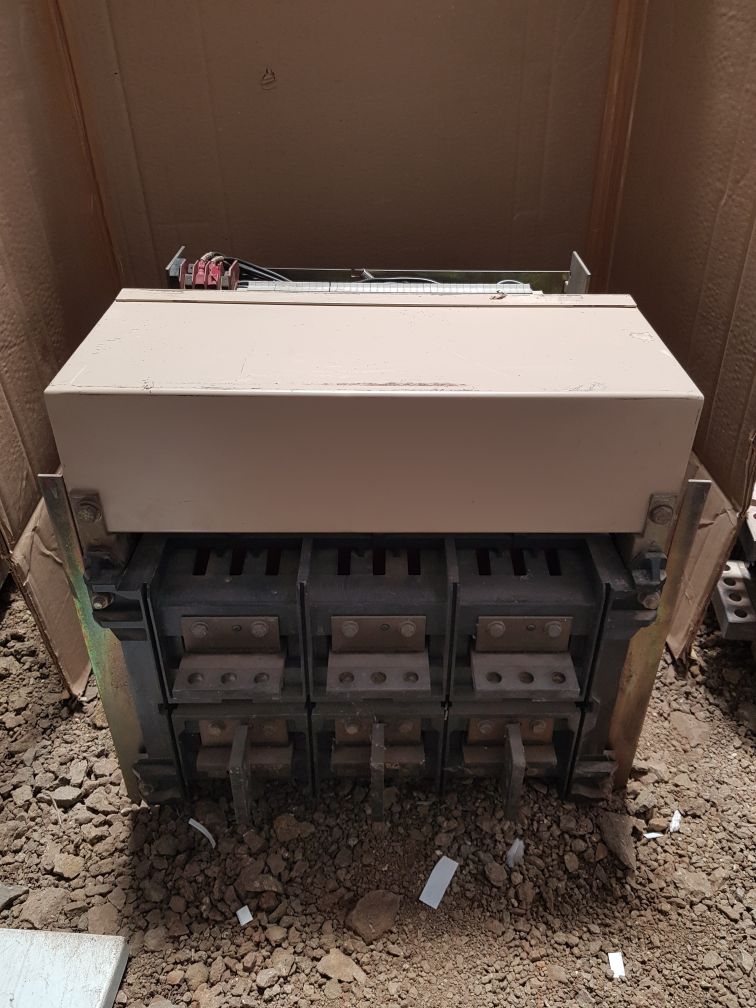 Merlin gerin masterpact m16 h1 circuit breaker