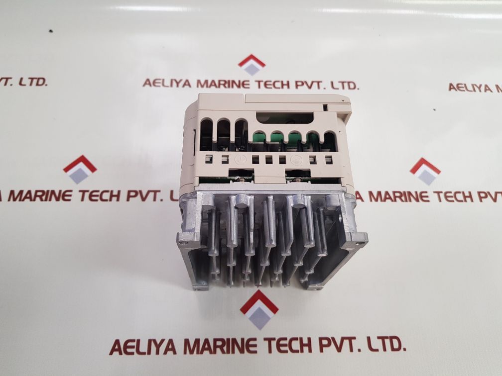 Yaskawa V1000 Inverter Ac Drive Cimr-vc4A0002Baa