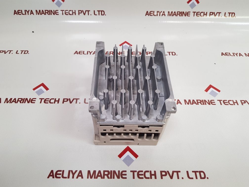 Yaskawa V1000 Inverter Ac Drive Cimr-vc4A0002Baa