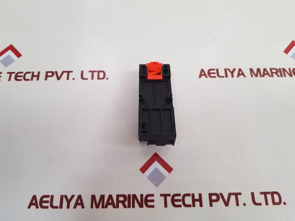 Telemecanique / Schneider Electric Rxze2M114 Relay Socket