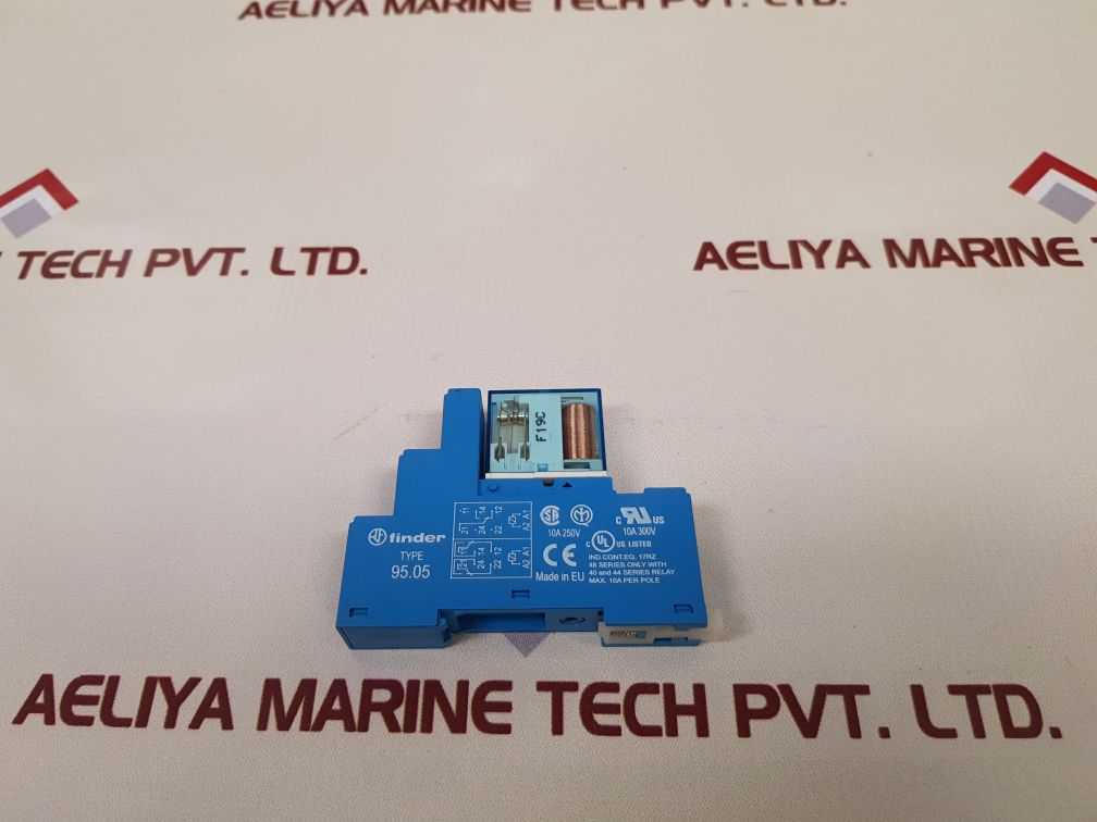 Finder 95.05 Socket Relay 10A 250V/300V