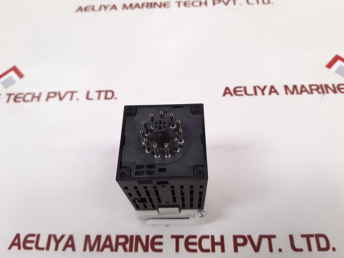 Omron E5Cn-r2Tu Temperature Controller