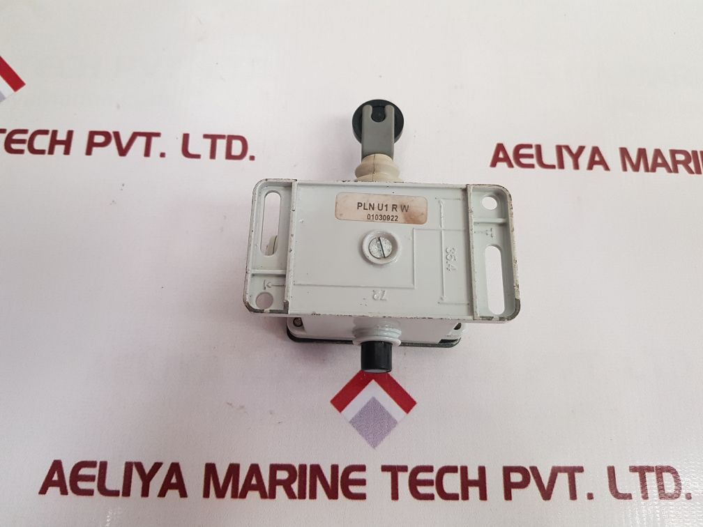 Lovato Plnu1-rw Za Limit Switch Ip65 Roller Push Plunger, Contacts