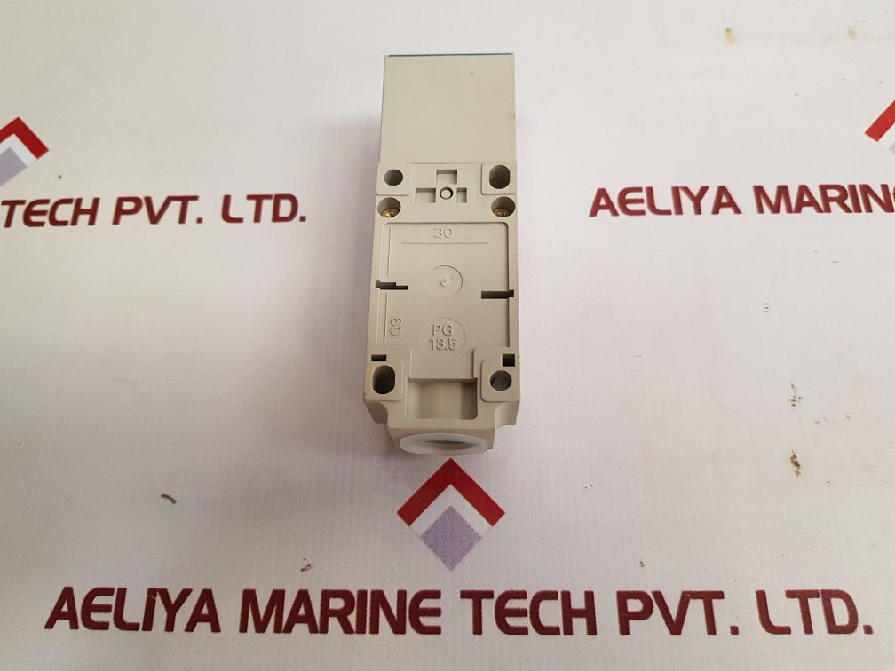 Telemecanique Xs7-c40Dp210 Inductive Proximity Switch