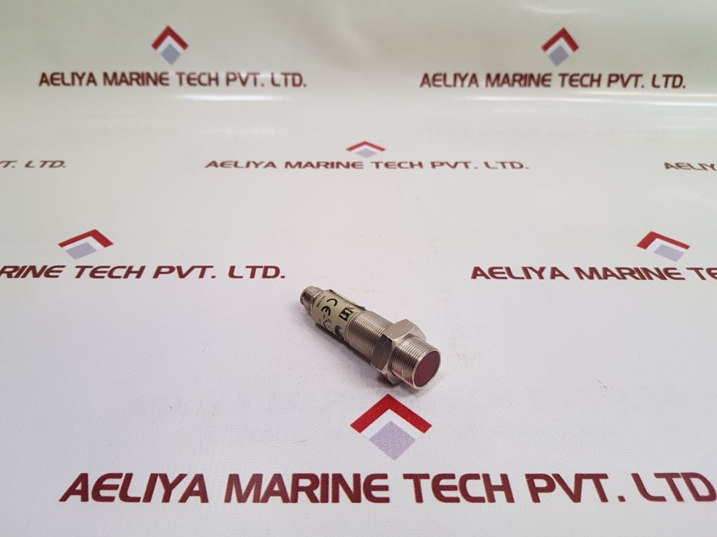 Omron e3f2-r4b4-m1-m photoelectric sensor Used
