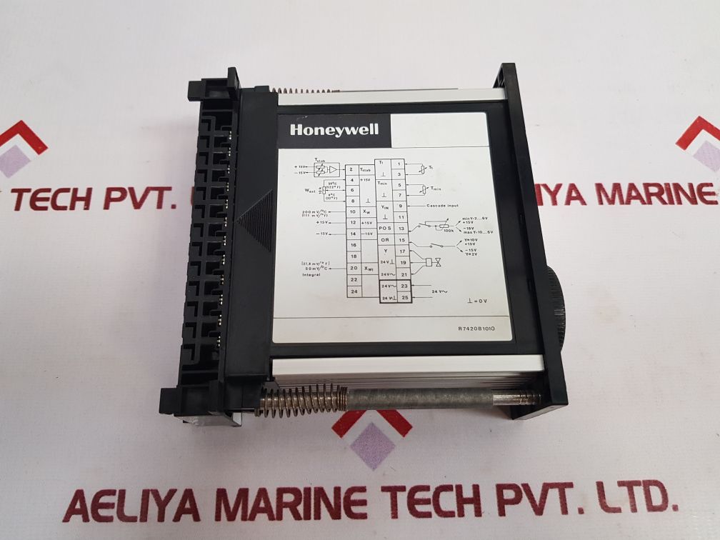 Honeywell Micronik 100 Temperature Regulator Controller R7420B1010