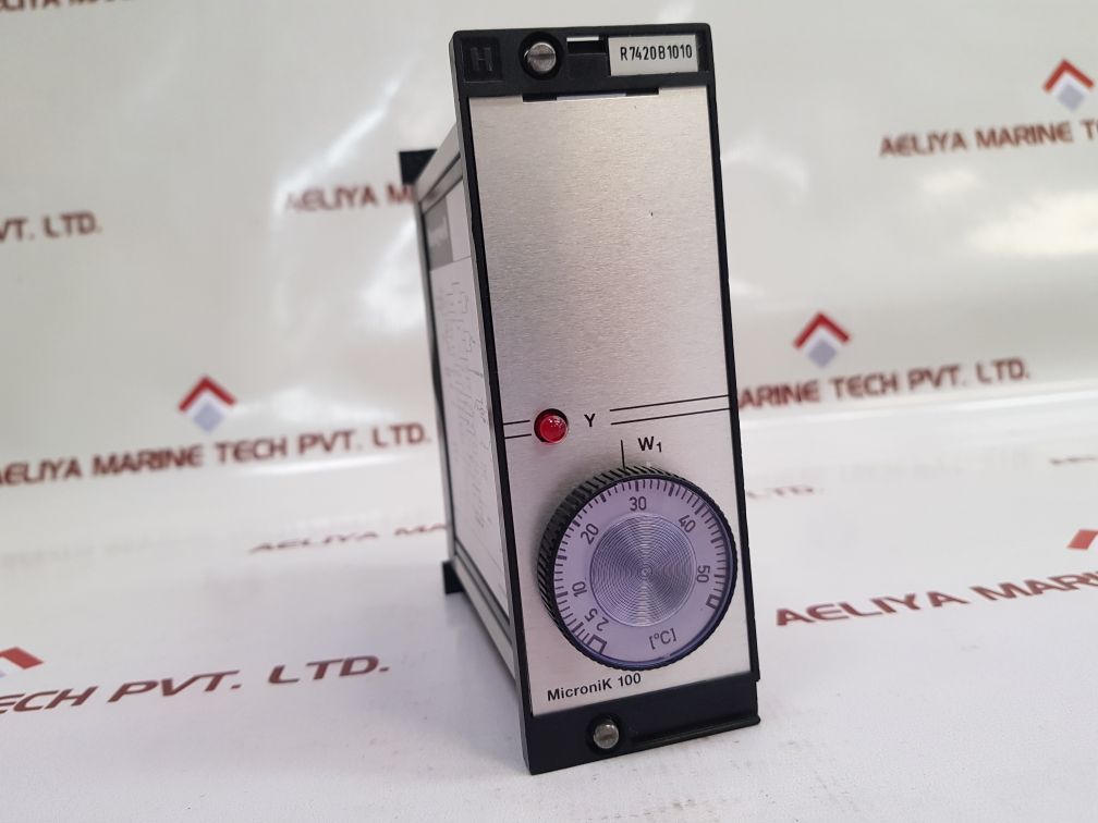 Honeywell Micronik 100 Temperature Regulator Controller R7420B1010