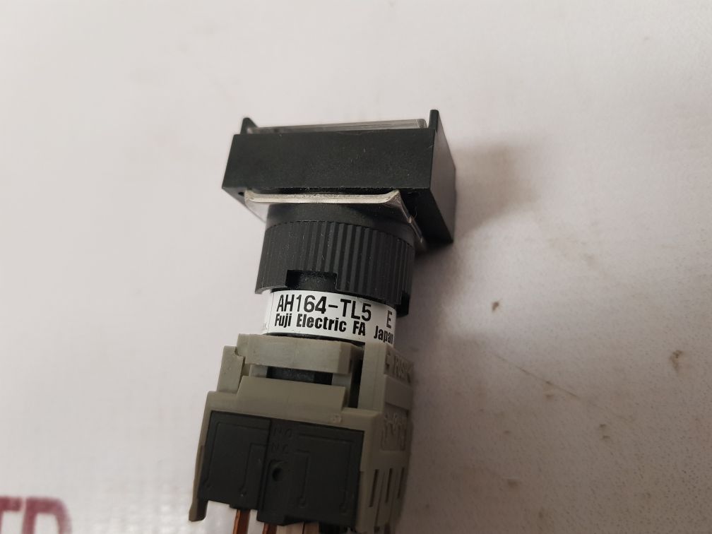 Fuji Electric Ah164-tl5 E Push Button White