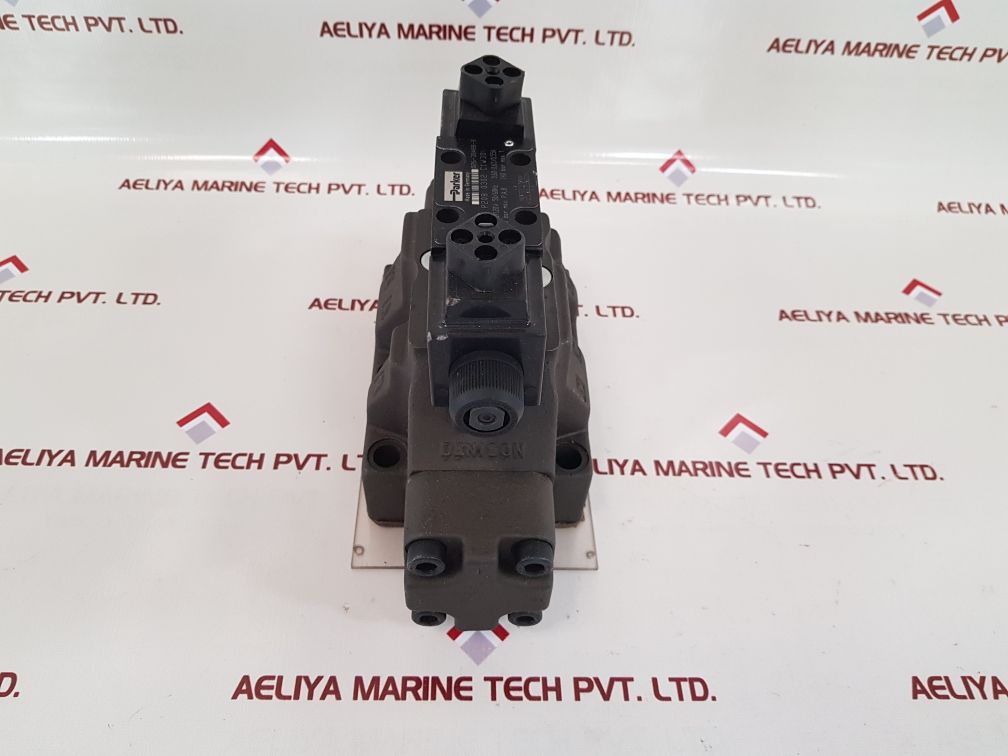 Parker 4d01 p208 0302 c1w30 with 3d06 k5 b03 0303 30e1w30338 valve