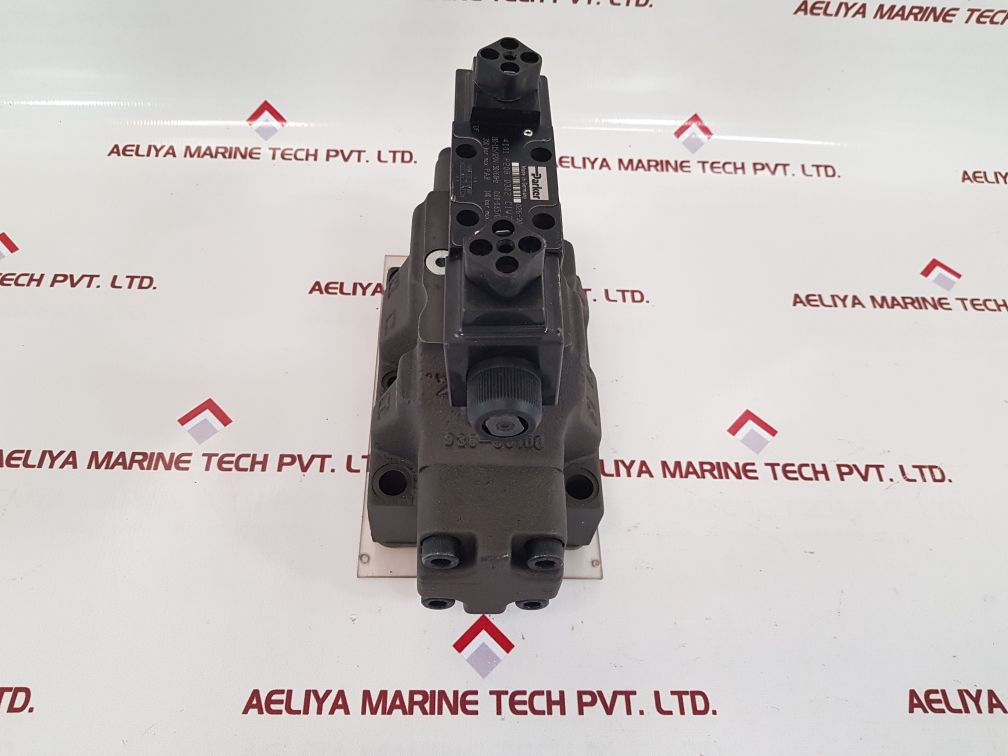 Parker 4d01 p208 0302 c1w30 with 3d06 k5 b03 0303 30e1w30338 valve