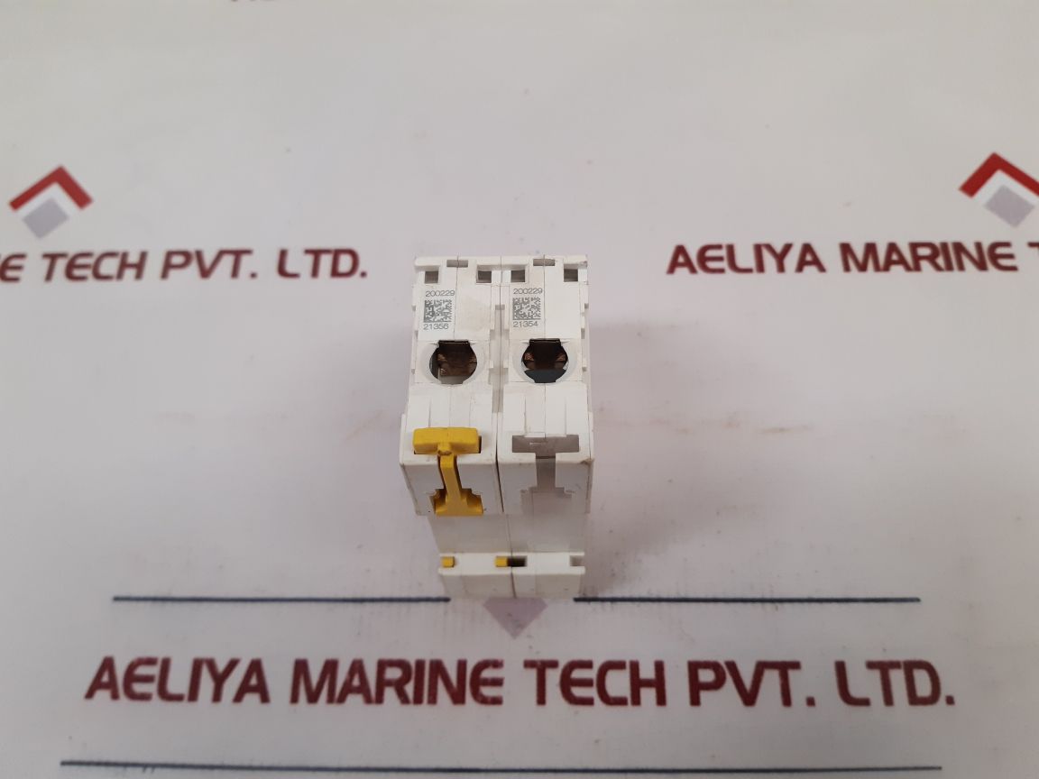 Schneider Electric Ic60N C 32A Circuit Breaker 50°C