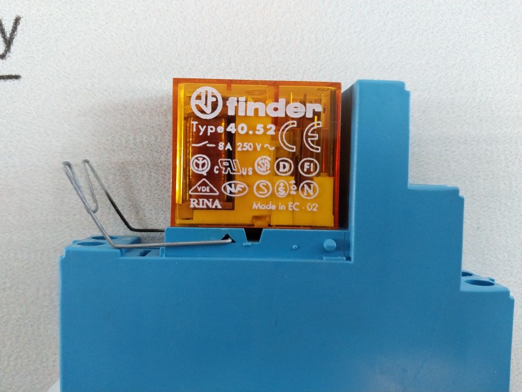 Finder 95.05 Relay Socket 40.52