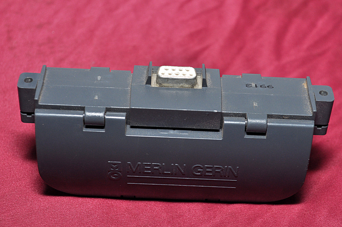 Merlin Gerin 9913 connector
