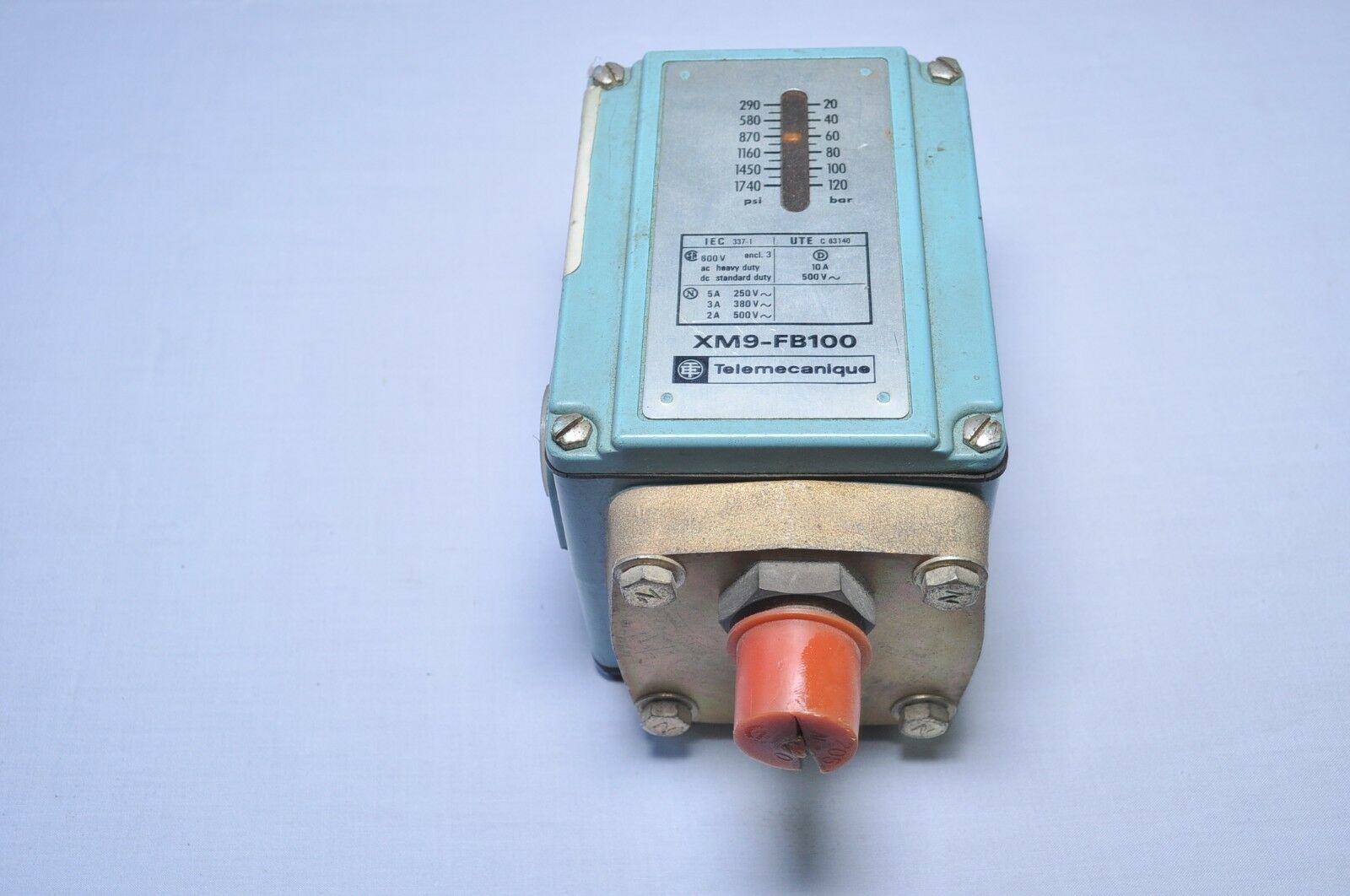 Telemecanique xm9-fb100 temperature switch 600v