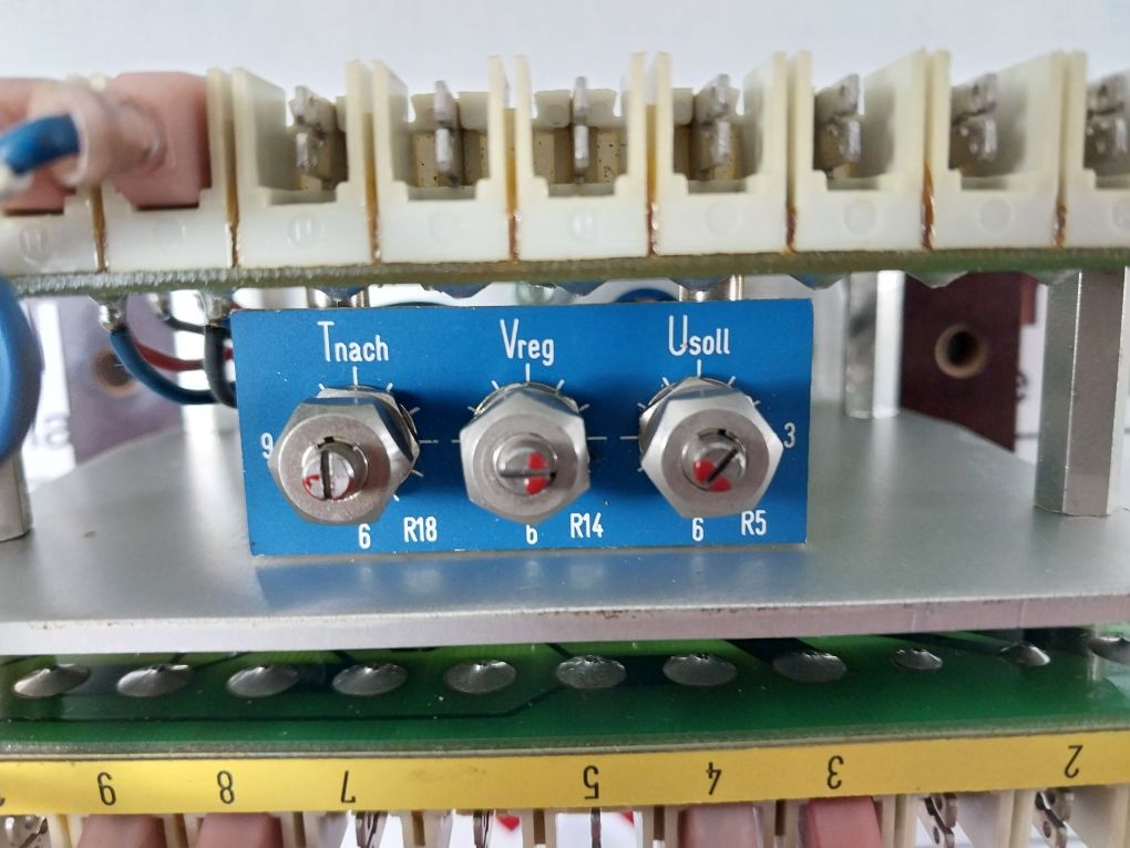 Siemens 6Ga2 490-0A Voltage Regulator