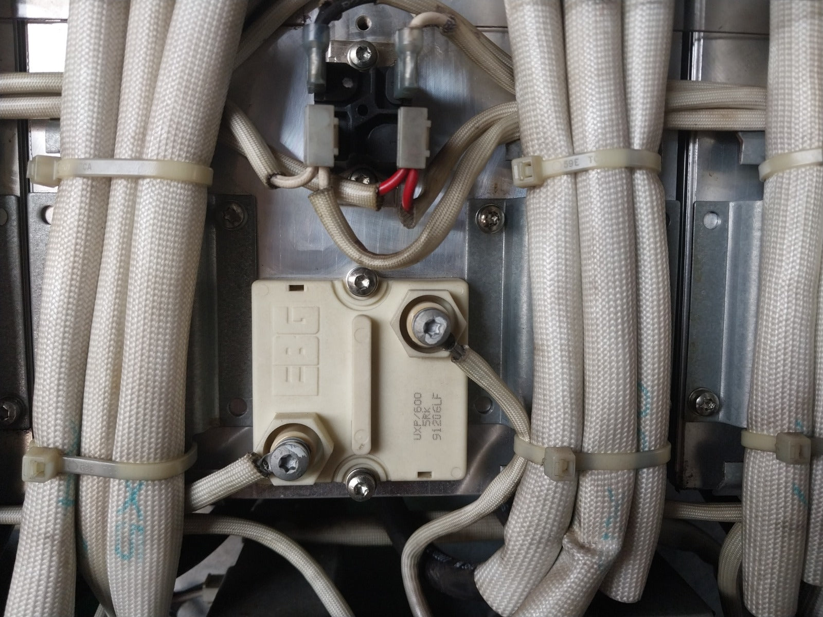 Abb Acs800-104-0580-7+C126+E205+V991 300 Hz