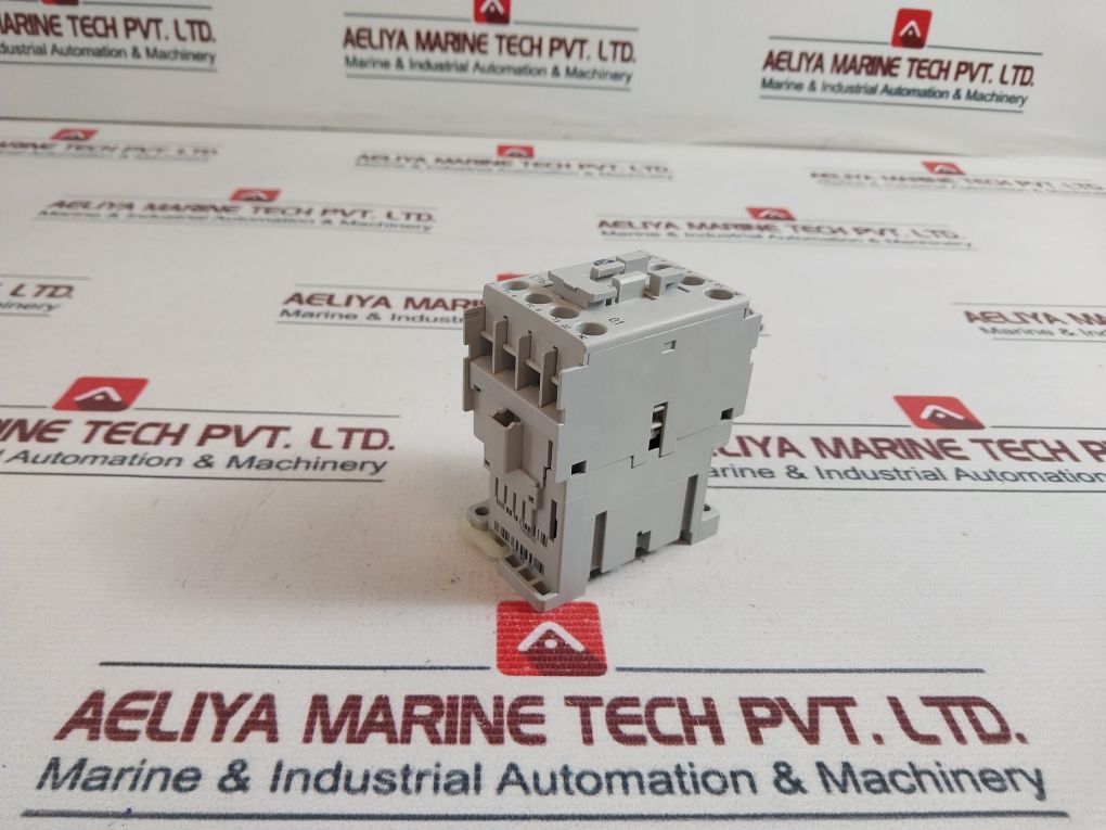 Allen-bradley 100-c16D01 3-pole Reversing Contactor-16A 3Ph 120