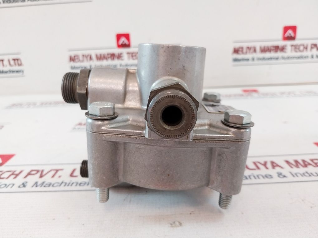 Bosch 0 481 026 005 Pneumatic Relay Valve