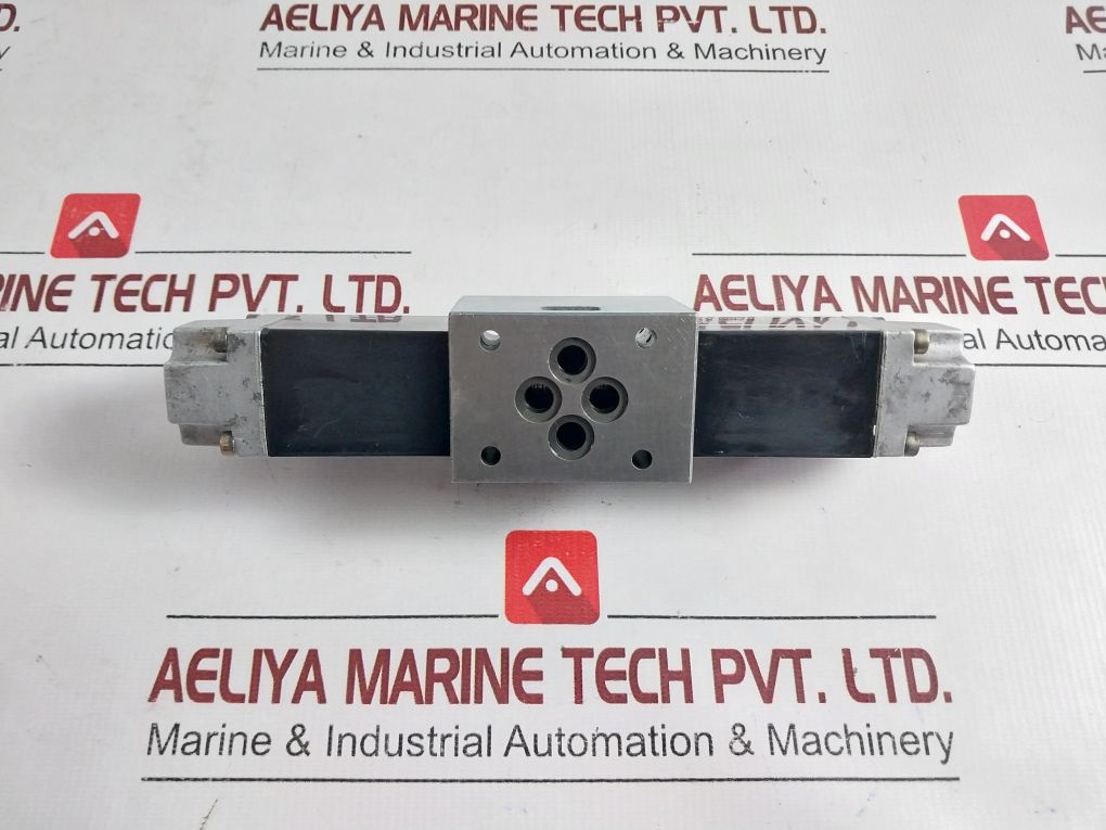 Bosch 0 810 090 100 Directional Valve 081Wv06P1N101Ws024/00A0