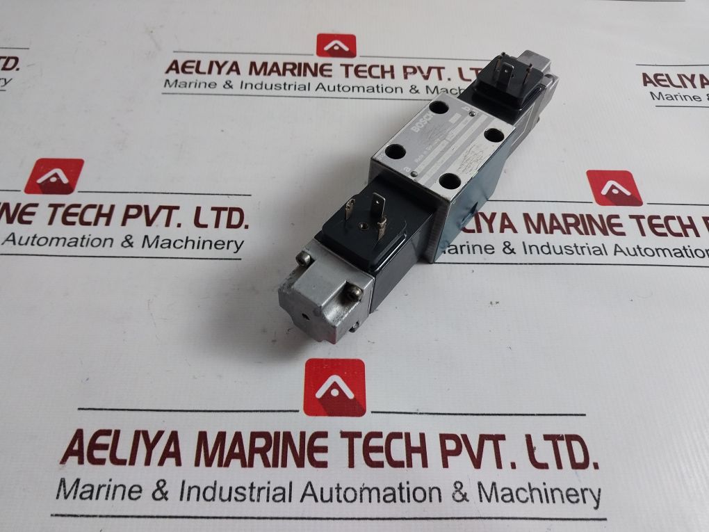 Bosch 0 810 090 100 Directional Valve 081Wv06P1N101Ws024/00A0