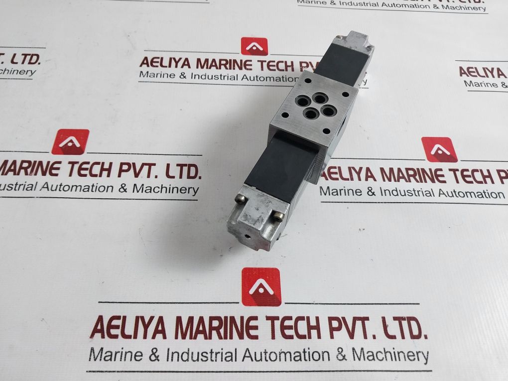 Bosch 0 810 090 100 Directional Valve 081Wv06P1N101Ws024/00A0