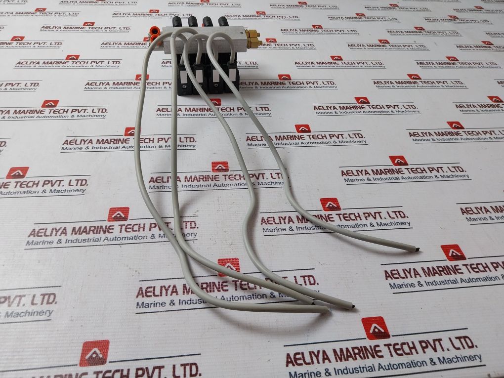 Bosch 1 834 484 152 Solenoid Connector