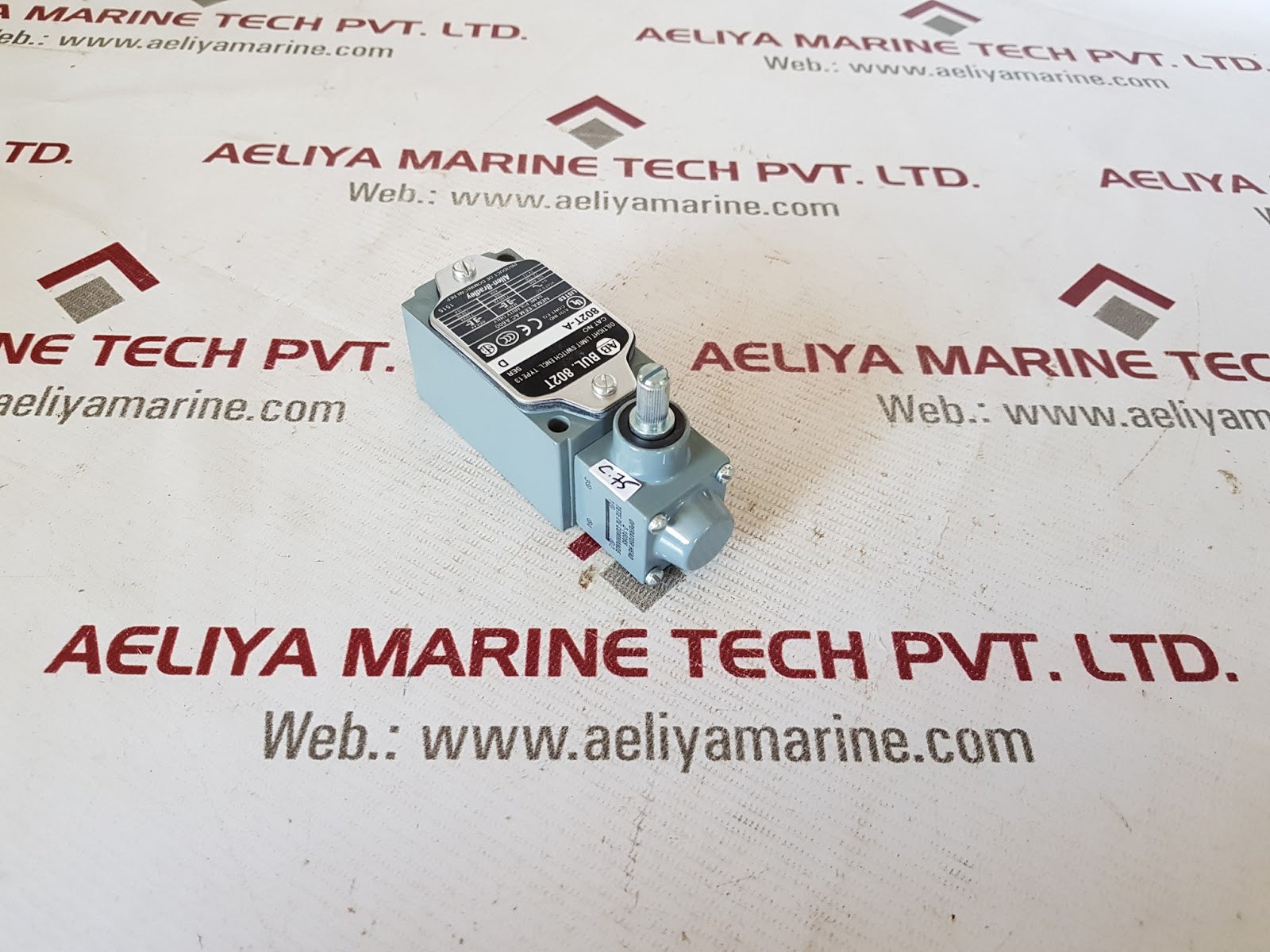 Allen-bradley 802t-a limit switch with operator and roller arm