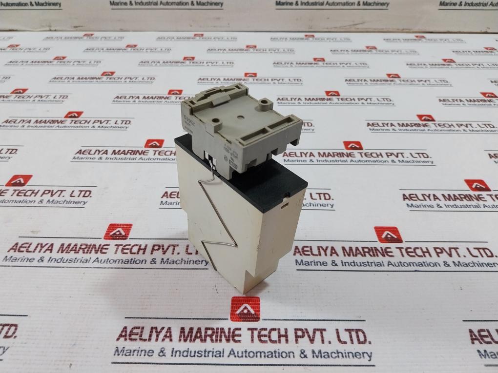 Carlo Gavazzi Pua01Cb23500V Voltage And Current Relay With Socket 50-60Hz
