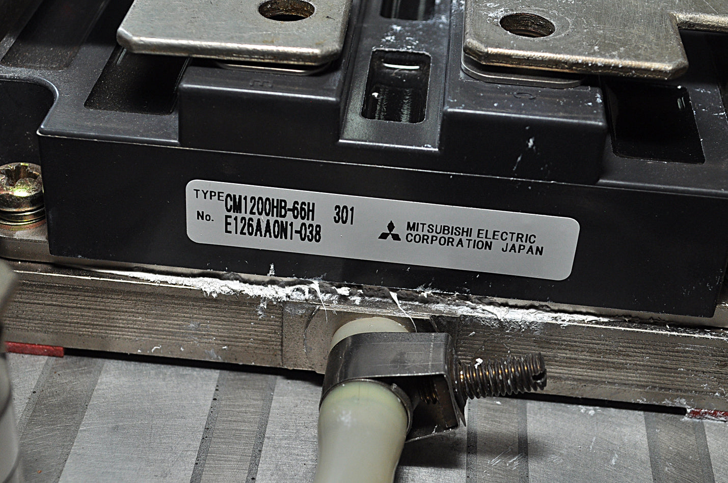 Mitsubishi electric cm1200hb-66h