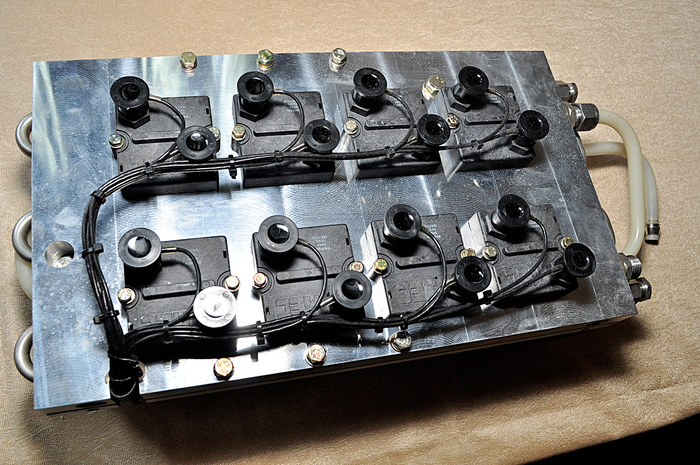 Mitsubishi electric cm1200hb-66h