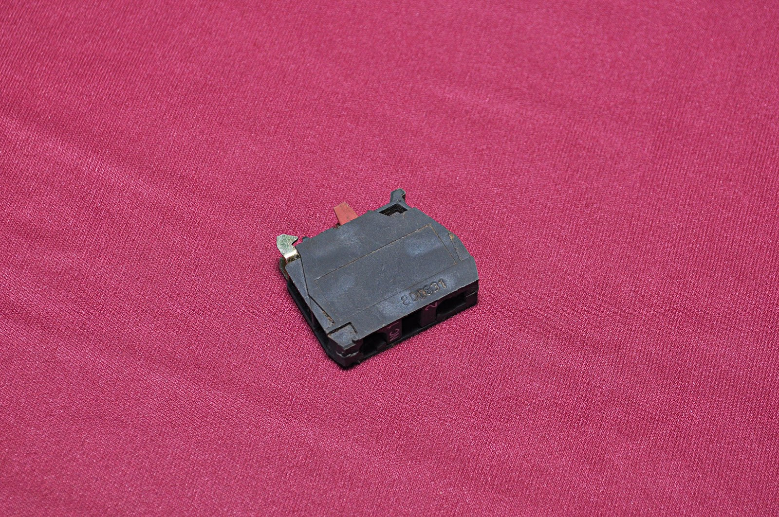TELEMECANIQUE ZBE-102N PUSH BUTTON N/C CONTACT BLOCK