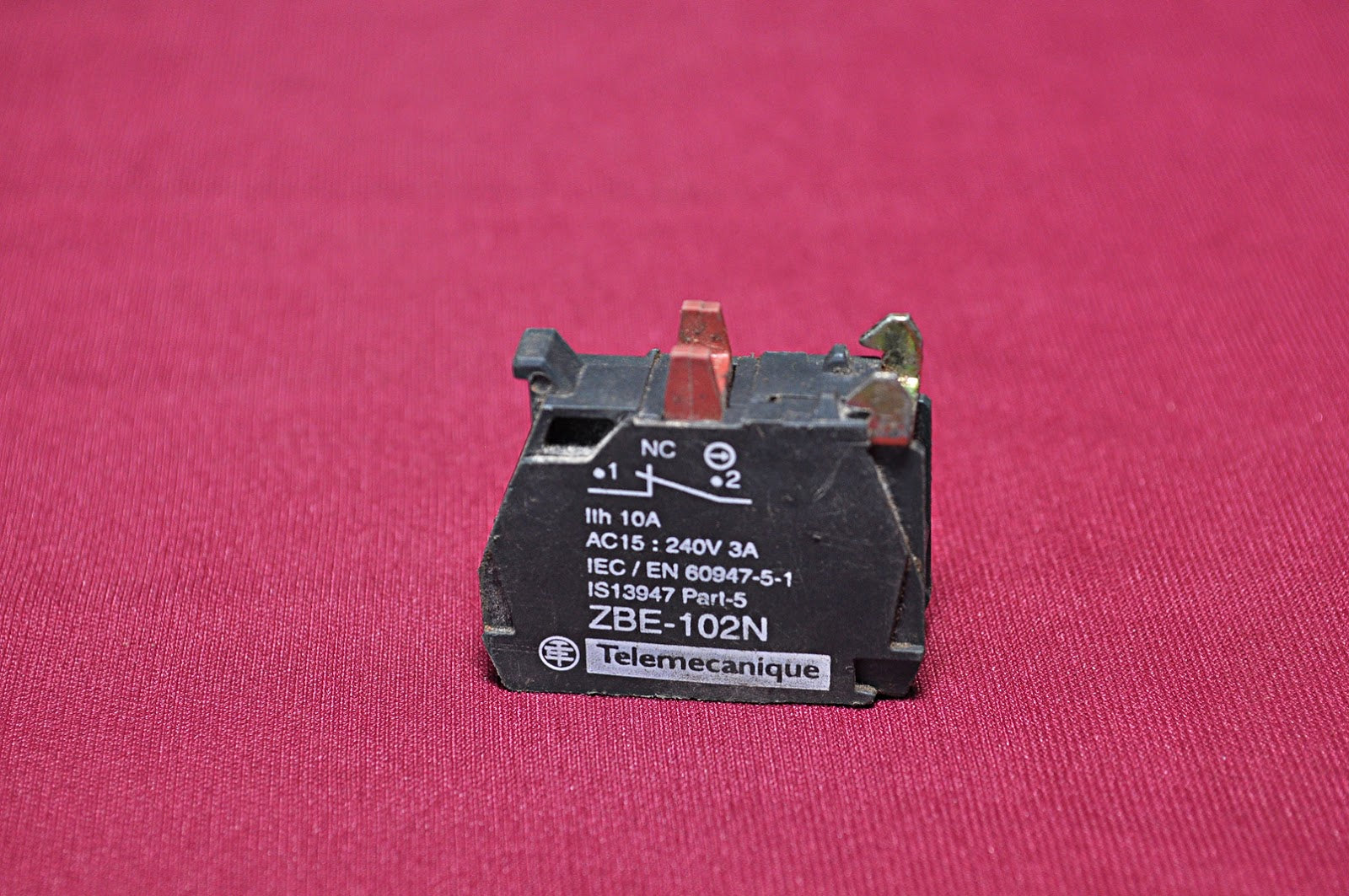 TELEMECANIQUE ZBE-102N PUSH BUTTON N/C CONTACT BLOCK