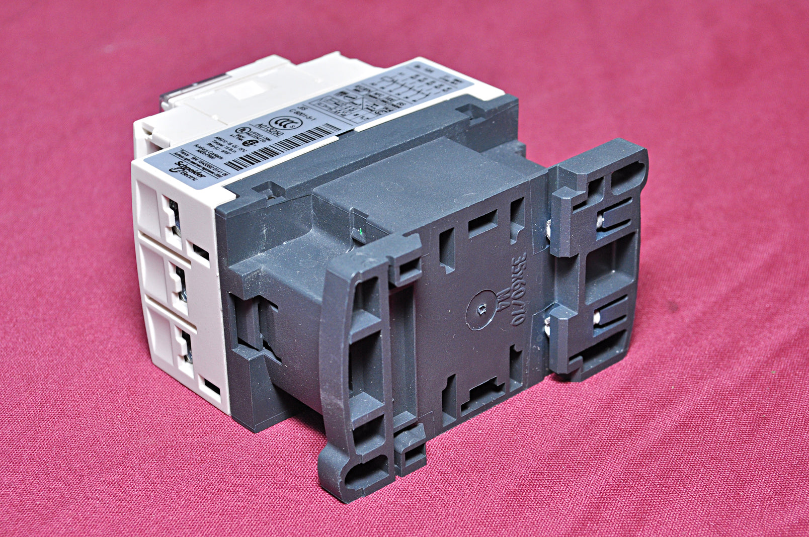 Telemecanique cad50f7 control relay 110v 50/60hz 6kv