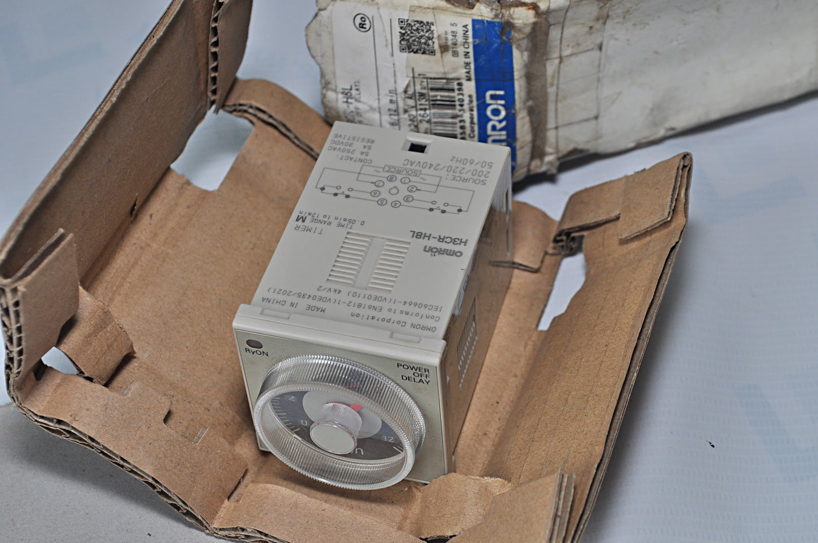 OMRON H3CR-H8L TIMER