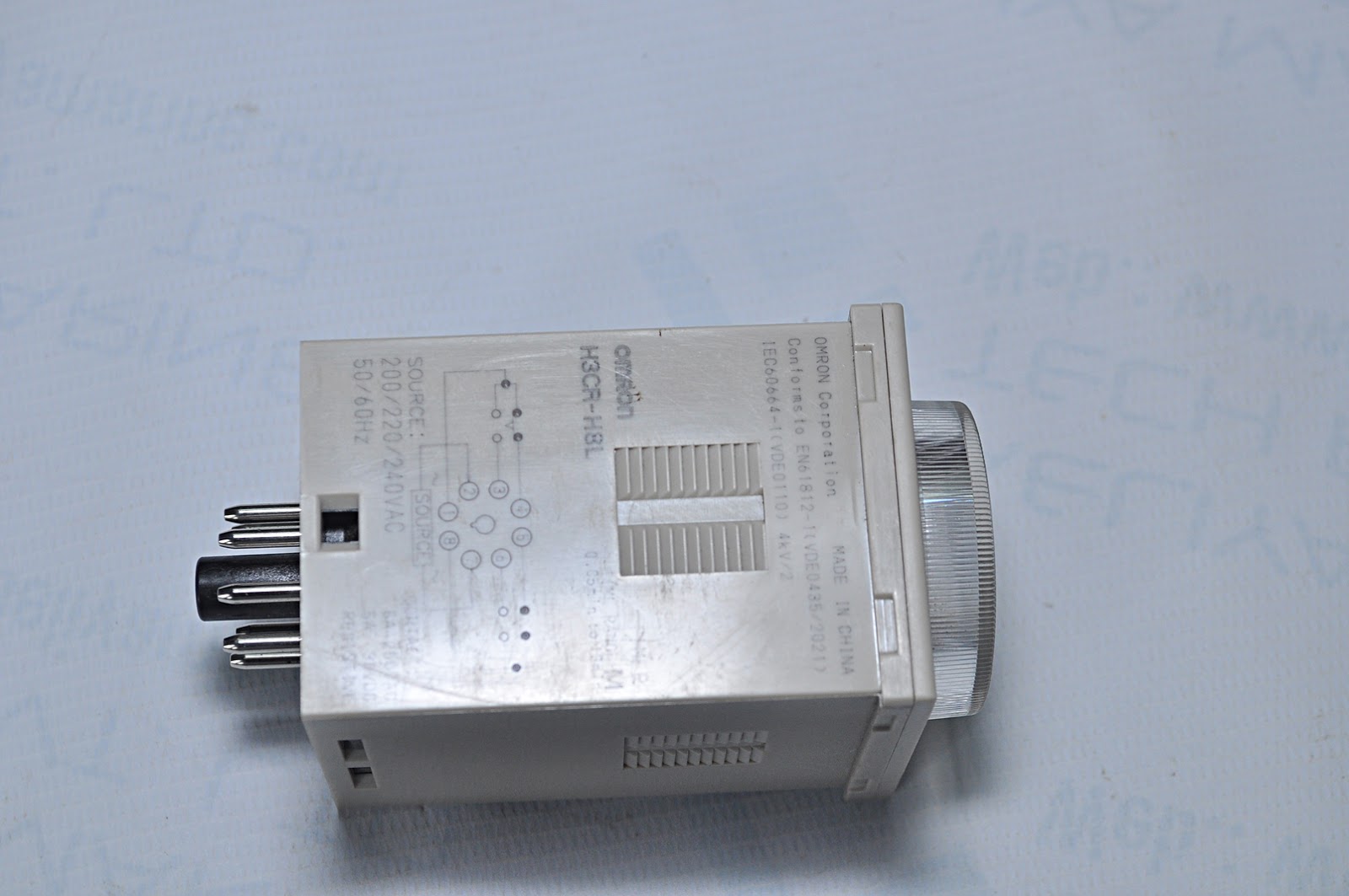 OMRON H3CR-H8L TIMER