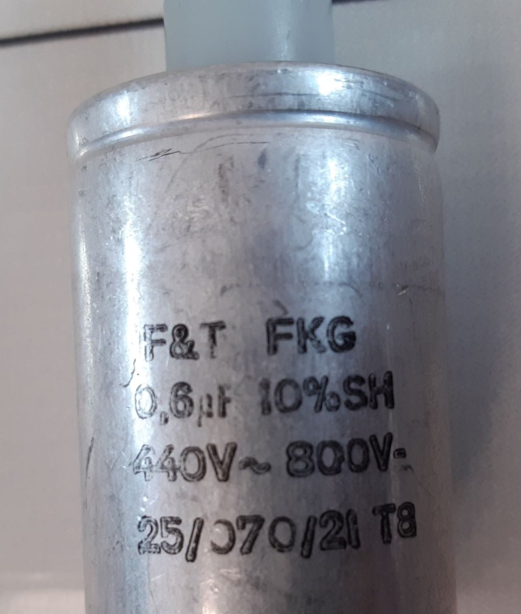 Set of 2x f&t fkg capacitor 0.6µf