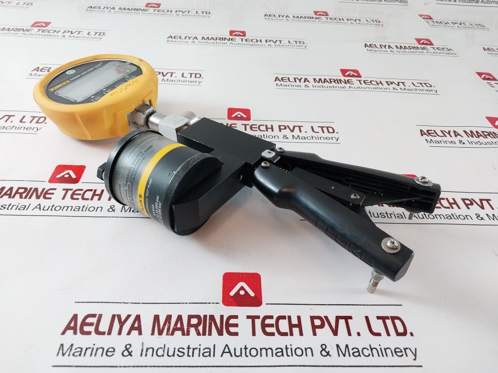 Fluke 700G08 Pressure Gauge With 700Htp2 Hydraulic Test Gauge Pump