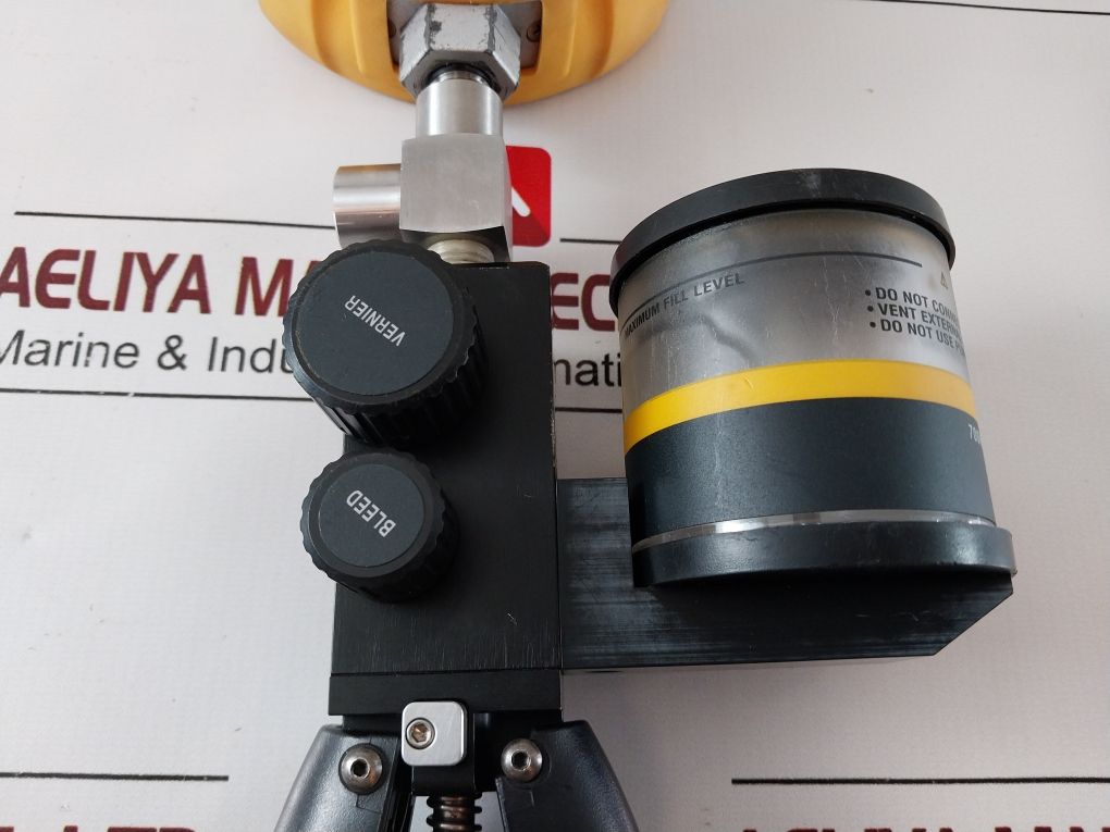 Fluke 700G08 Pressure Gauge With 700Htp2 Hydraulic Test Gauge Pump