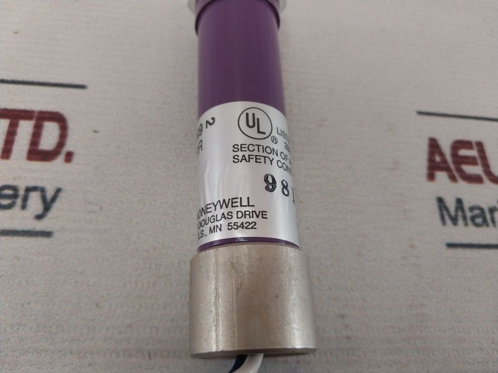 Honeywell C7027A 1049 Ultraviolet Flame Detectors