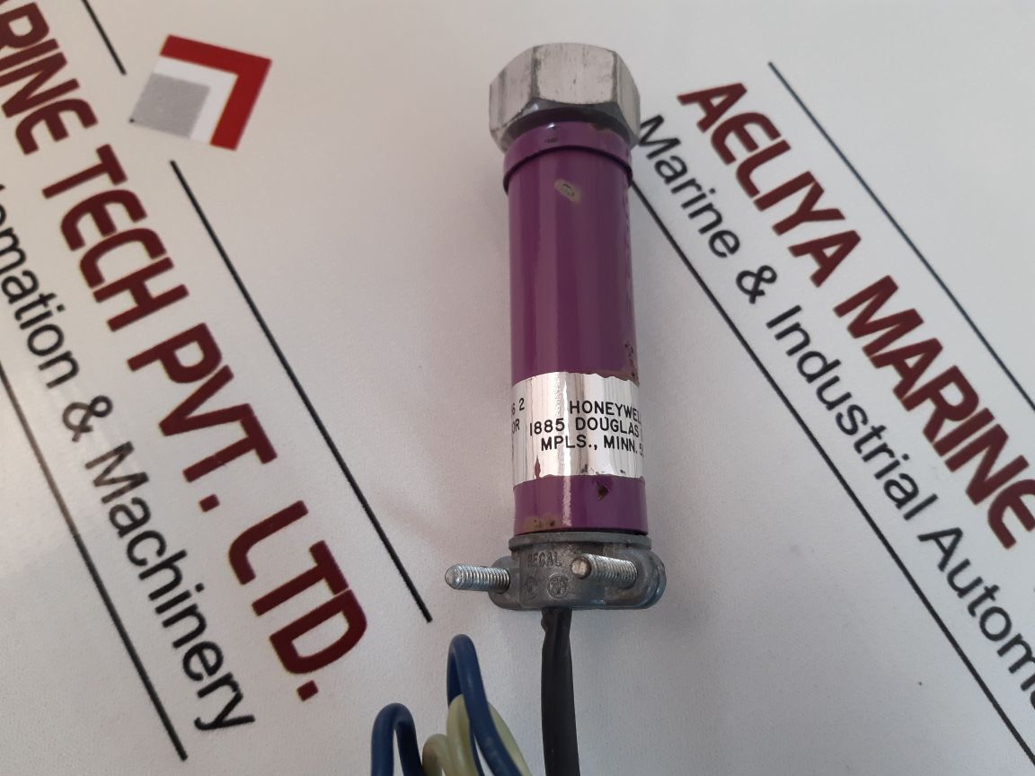 Honeywell C7027A 1056 Mini-peeper U.V. Flame Detector