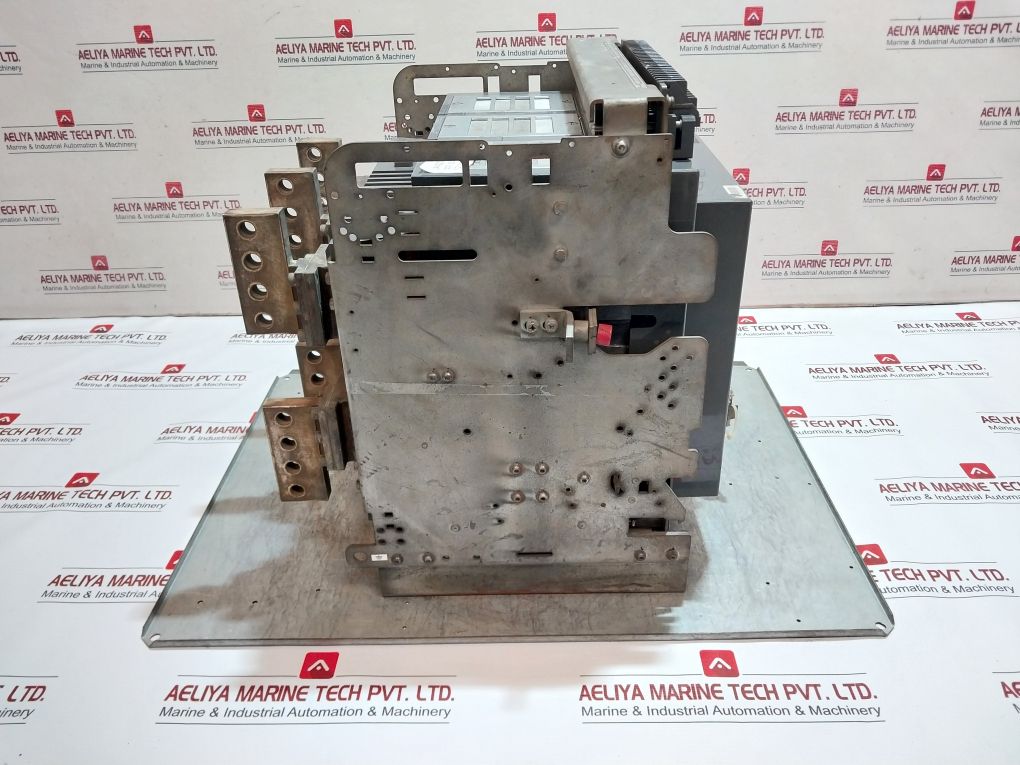 Hyundai Uan32B3A M2C2S268P 3 Pole Air Circuit Breaker 3200A 1000V 50/60Hz
