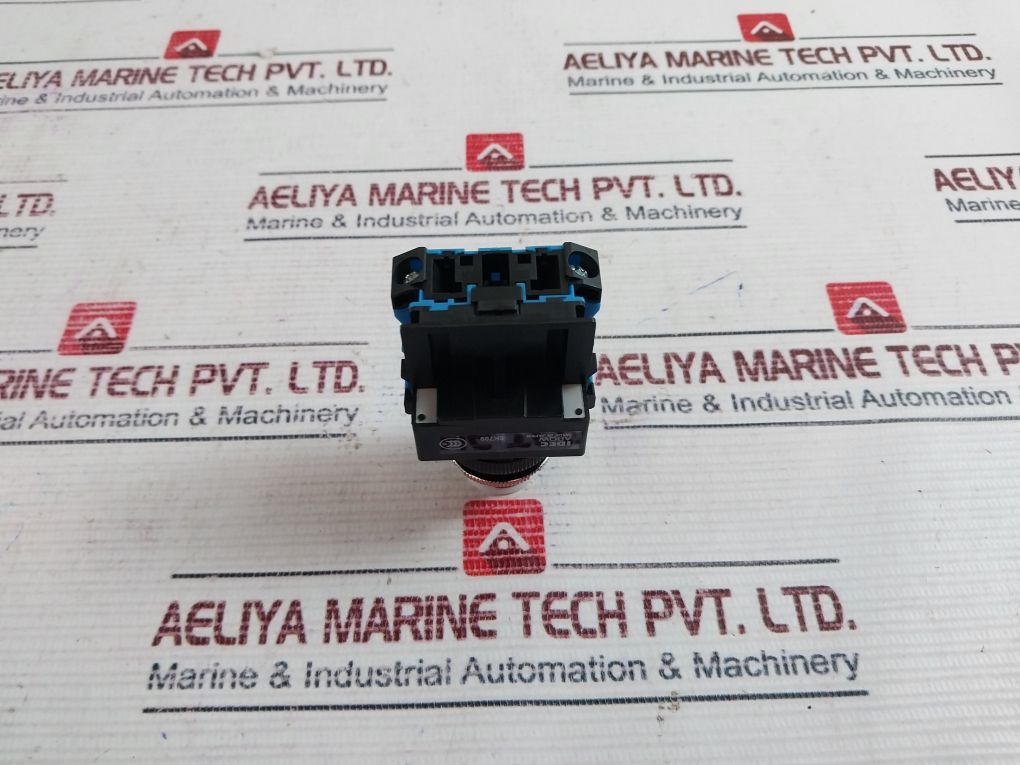 Idec Hw-u10 Push Button With Contact Block 10A 600V