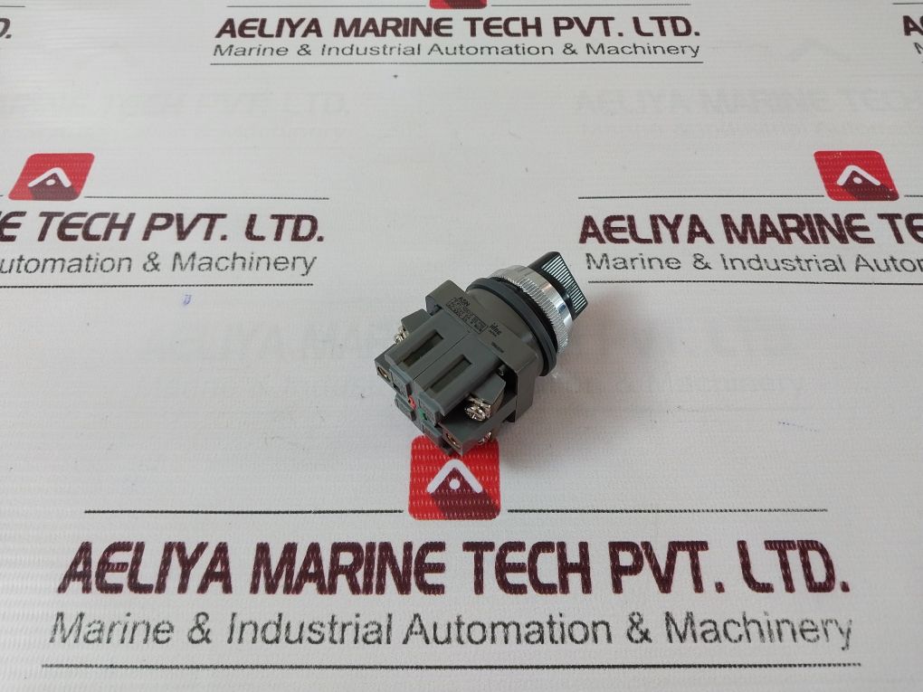 Idec Izumi 41-10570 Selector Switch Ac300V 3A