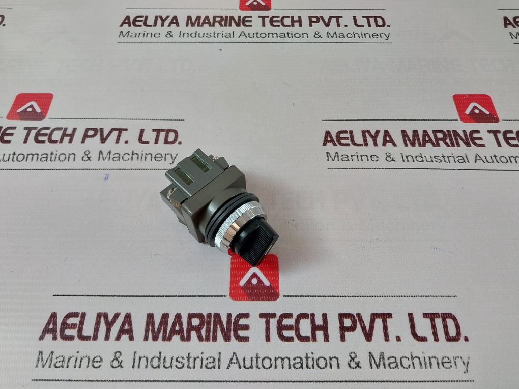 Idec Izumi 41-10570 Selector Switch Ac300V 3A