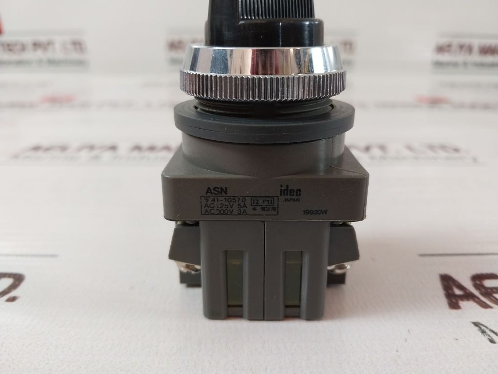 Idec Izumi 41-10570 Selector Switch Ac300V 3A