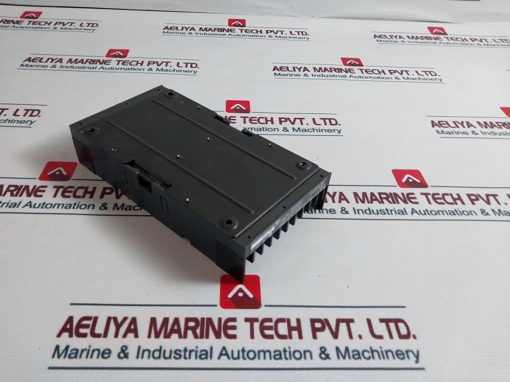 Idec Izumi Pfj-n162U Plc Relay Input Output Unit 12-28 Vdc